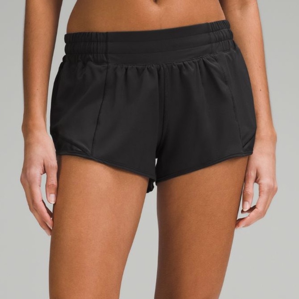 Lululemon Hotty Hot Low-Rise Lined Short 2.5”